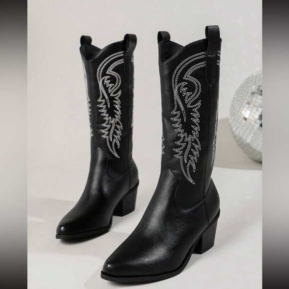 Black Cowboy boots - Picture 2 of 2